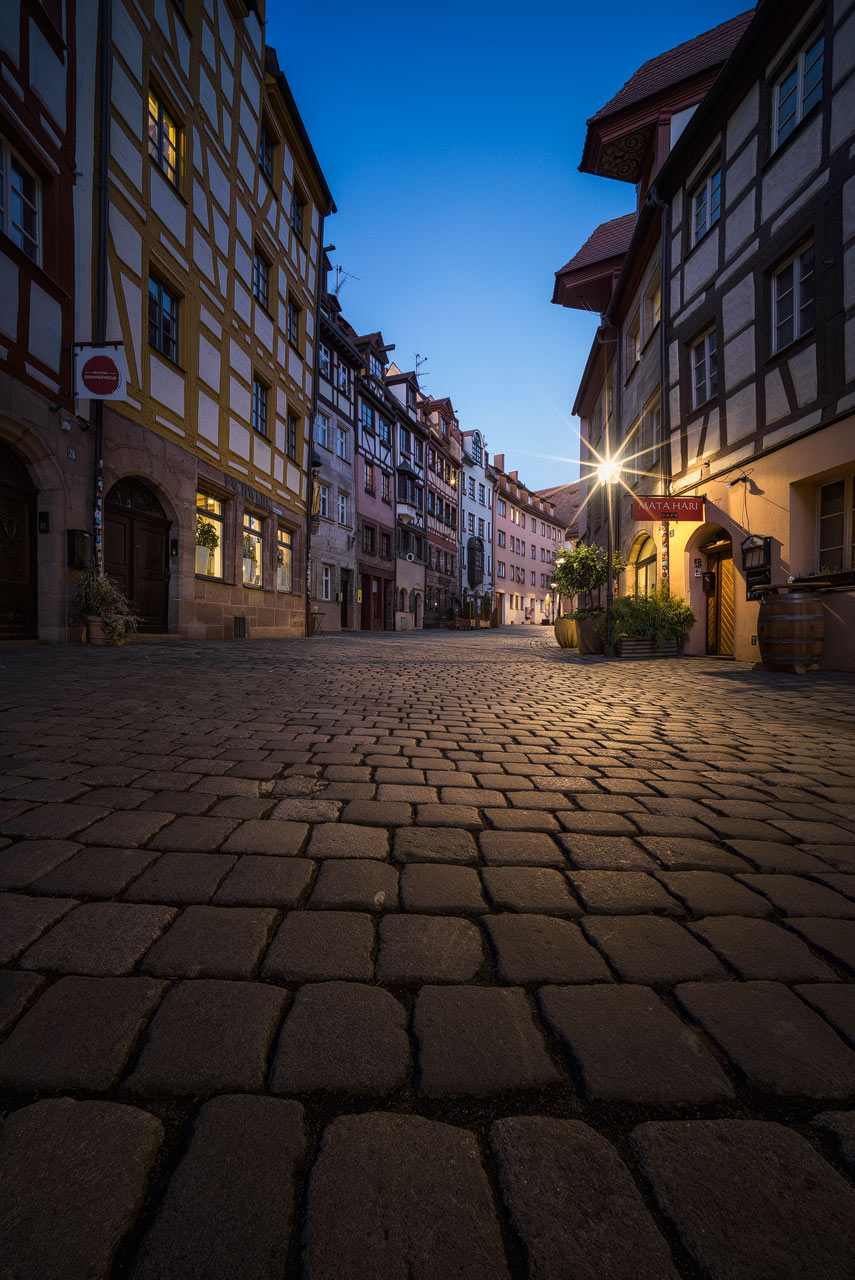 Mata Hari Bar in Weißgerbergasse Nürnberg during blue hour
