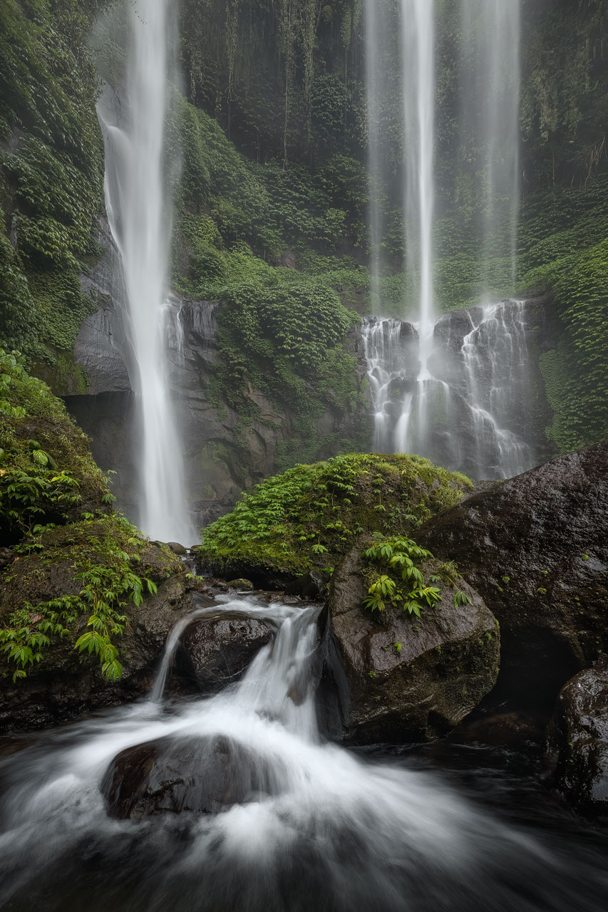 Der mächtige Sekumpul Wasserfall im Norden Balis, Indonesien