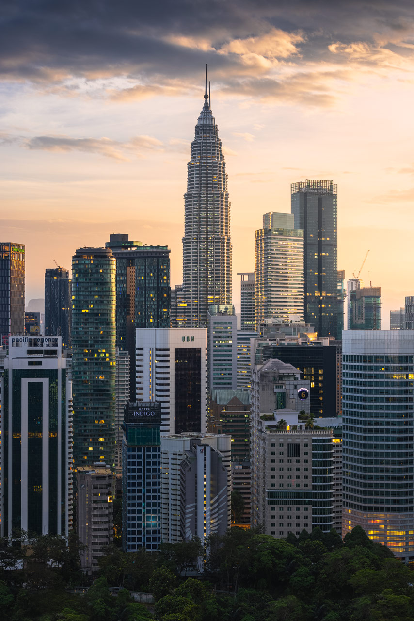 Die Petronas Towers in Kuala Lumpur zu Sonnenaufgang
