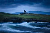 Das alte Schloss bei Mullaghmore zur Blauen Stunde