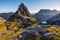 Blick zur Sonnenspitze und zur Zugspitze in den Alpen.