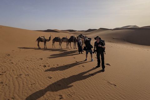 Photo shoot with caravan in the dunes.